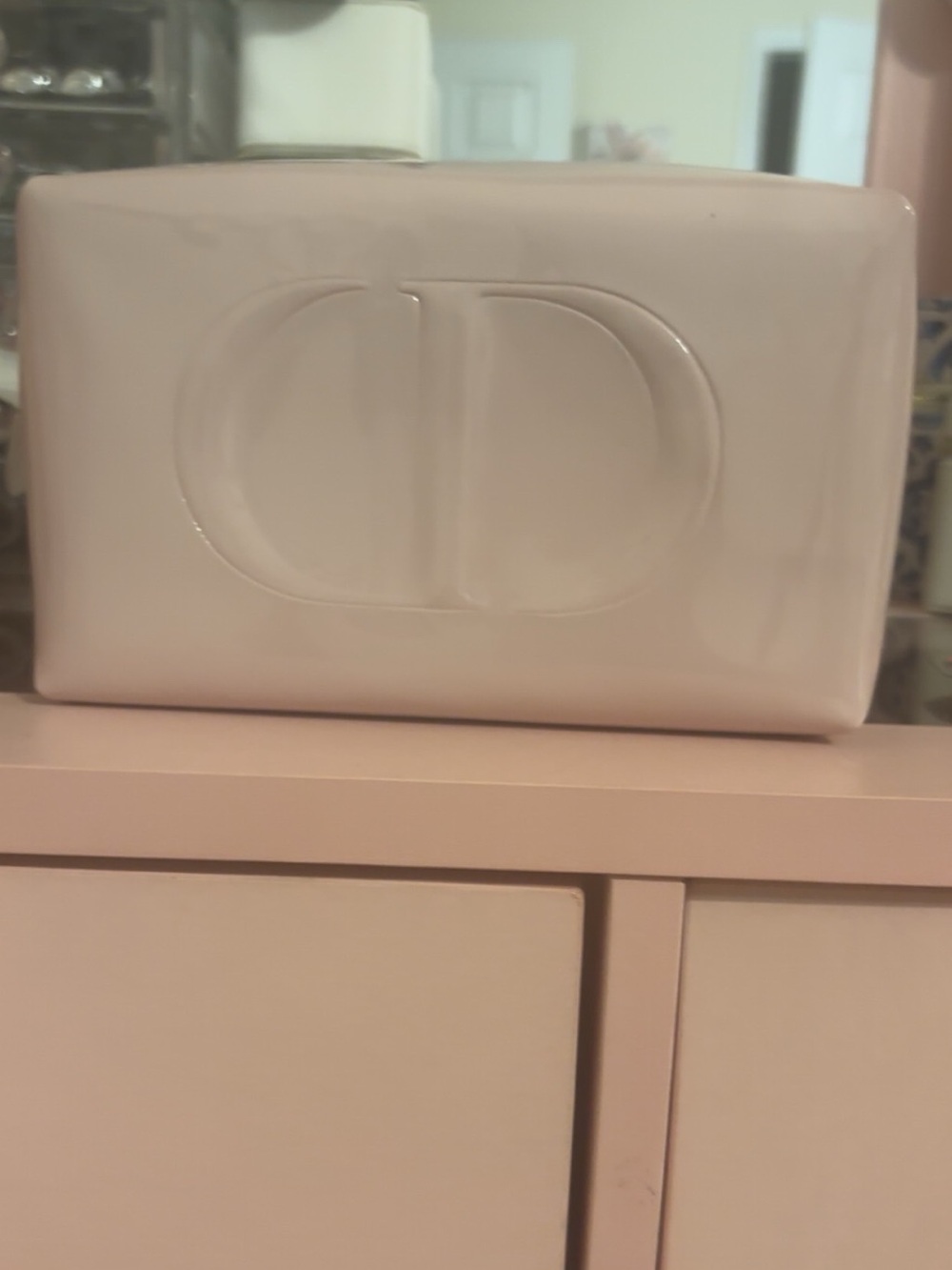 Dior  Pink patten leather 
Cosmetic bag with Embossed Logo